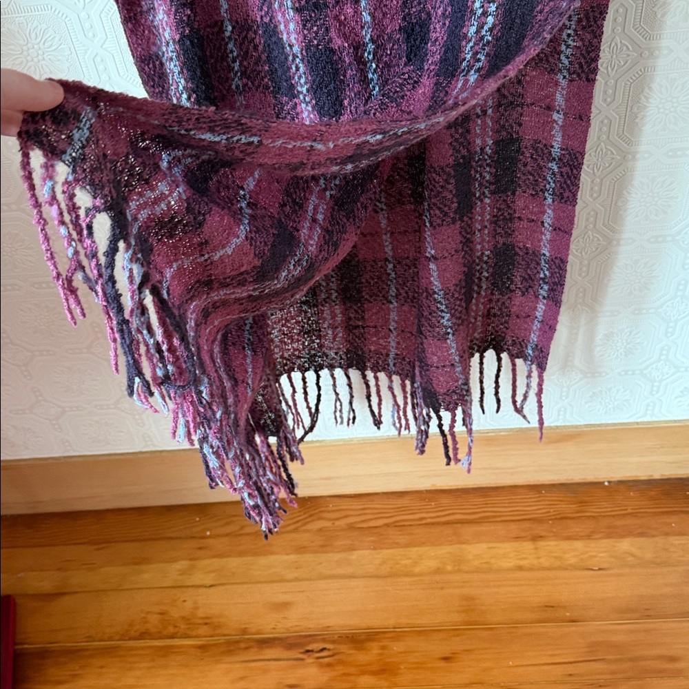 ⭐️ Free People Emerson Blanket Scarf Plum Purple - Picture 6 of 7